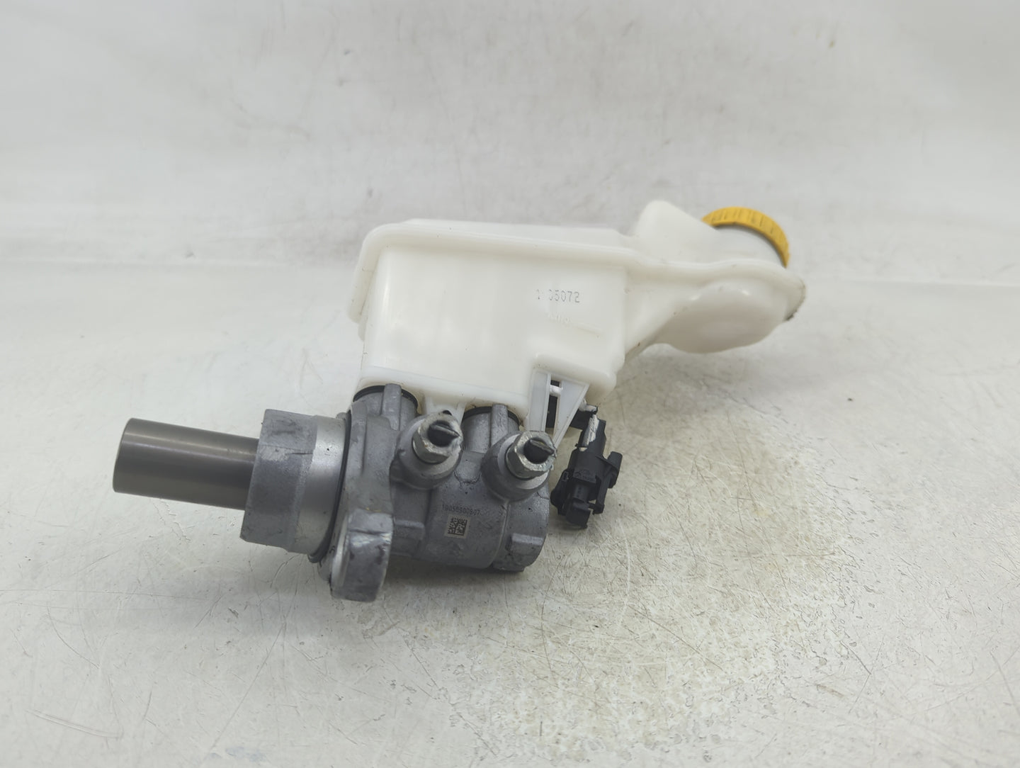 2013-2021 Chevrolet Trax Brake Master Cylinder 1383153 - Oemusedautoparts1.com