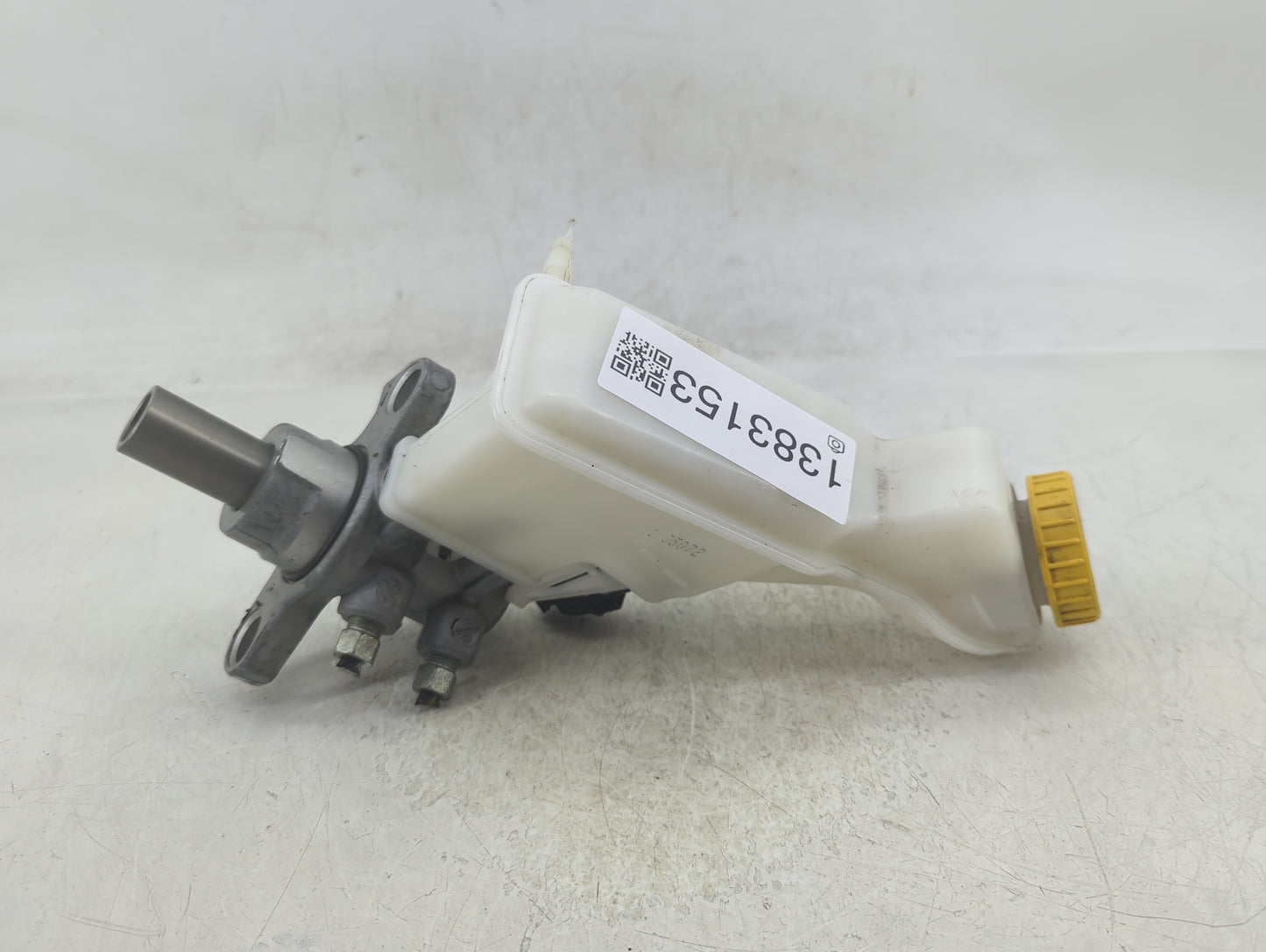 2013-2021 Chevrolet Trax Brake Master Cylinder 1383153 - Oemusedautoparts1.com