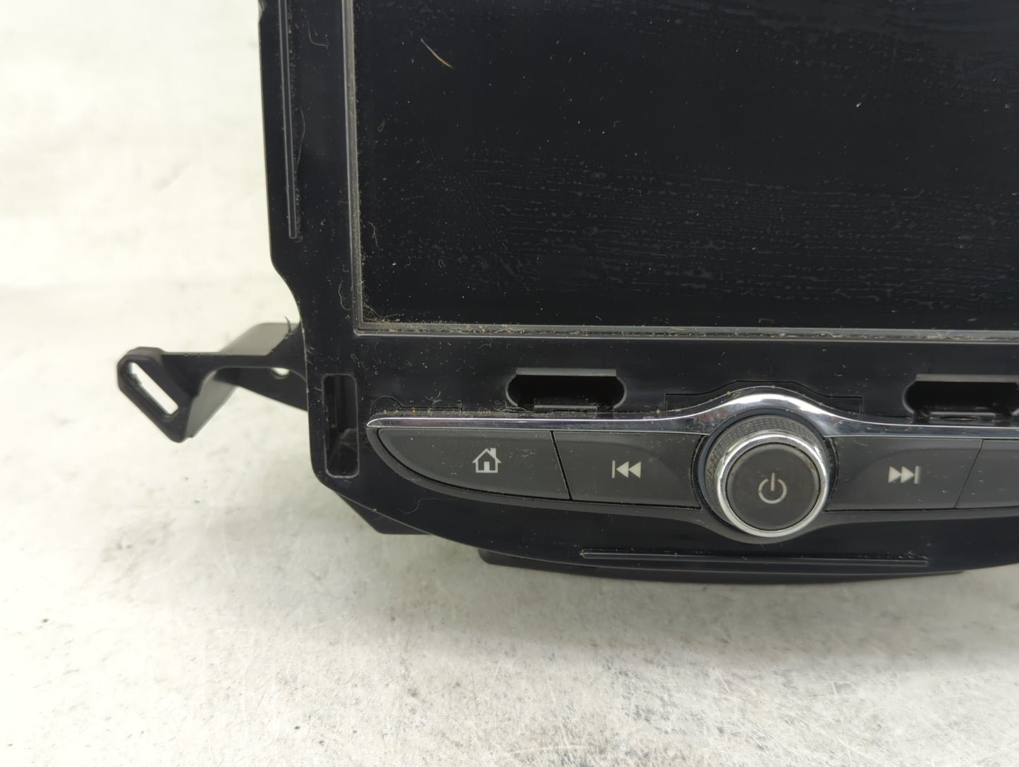 2017-2020 Chevrolet Trax Radio AM FM Cd Player Receiver Replacement P/N:84785809 Fits Fits 2017 2018 2019 2020 OEM Used Auto