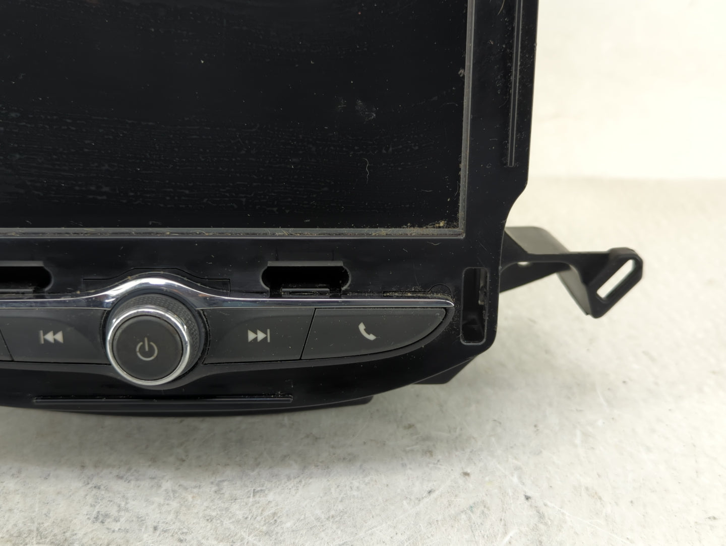 2017-2020 Chevrolet Trax Radio AM FM Cd Player Receiver Replacement P/N:84785809 Fits Fits 2017 2018 2019 2020 OEM Used Auto