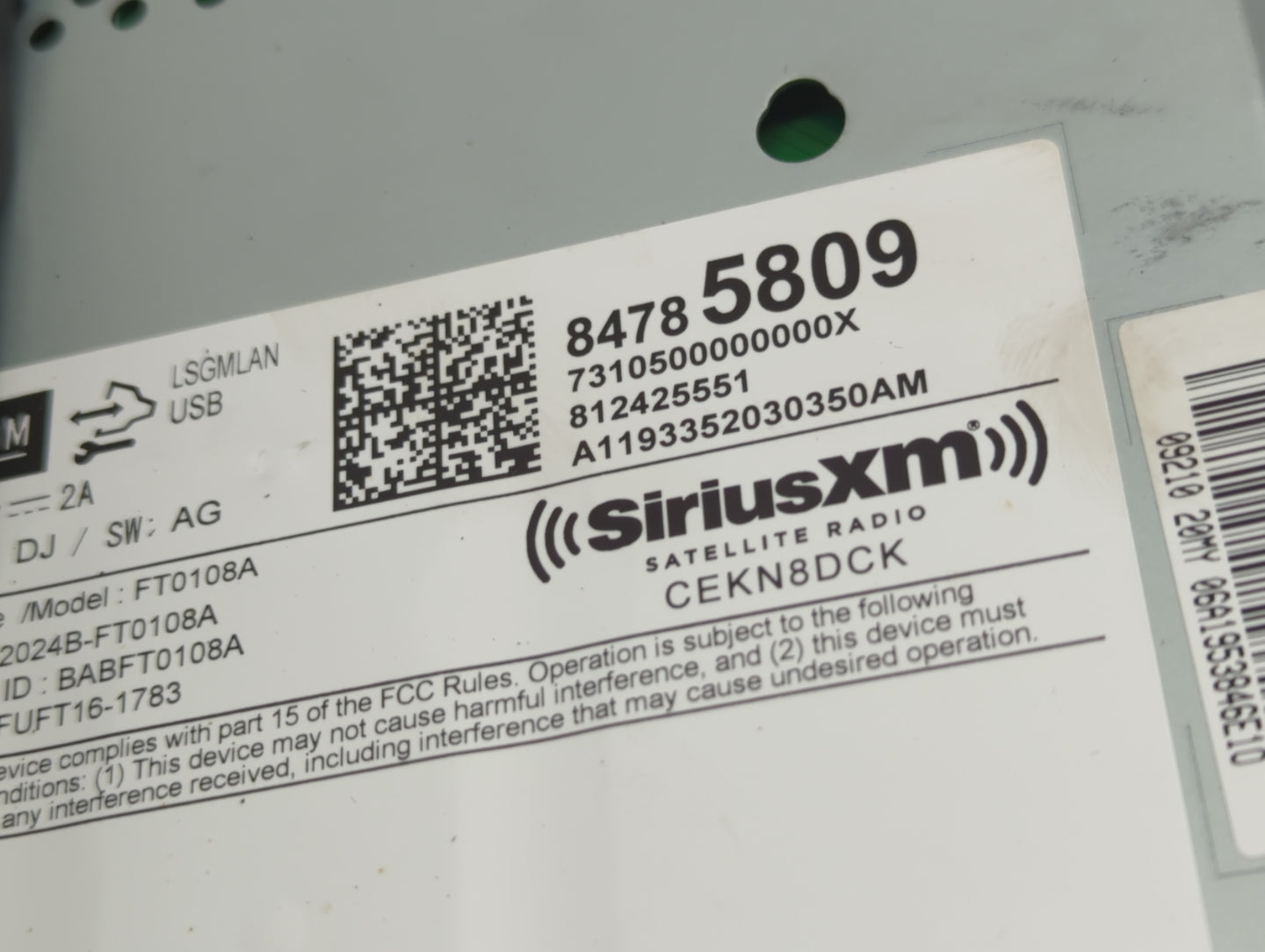 2017-2020 Chevrolet Trax Radio AM FM Cd Player Receiver Replacement P/N:84785809 Fits Fits 2017 2018 2019 2020 OEM Used Auto