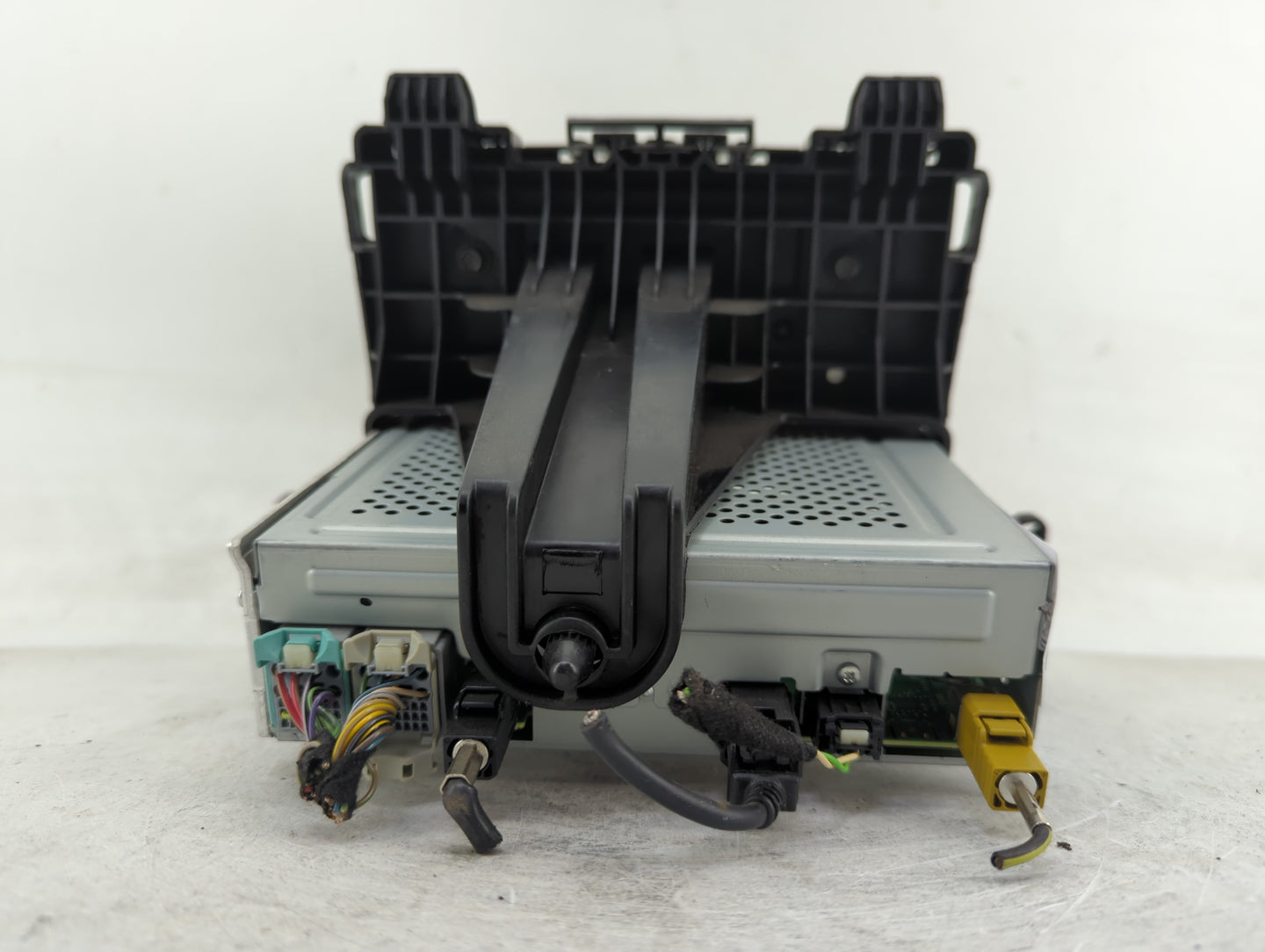 2017-2020 Chevrolet Trax Radio AM FM Cd Player Receiver Replacement P/N:84785809 Fits Fits 2017 2018 2019 2020 OEM Used Auto