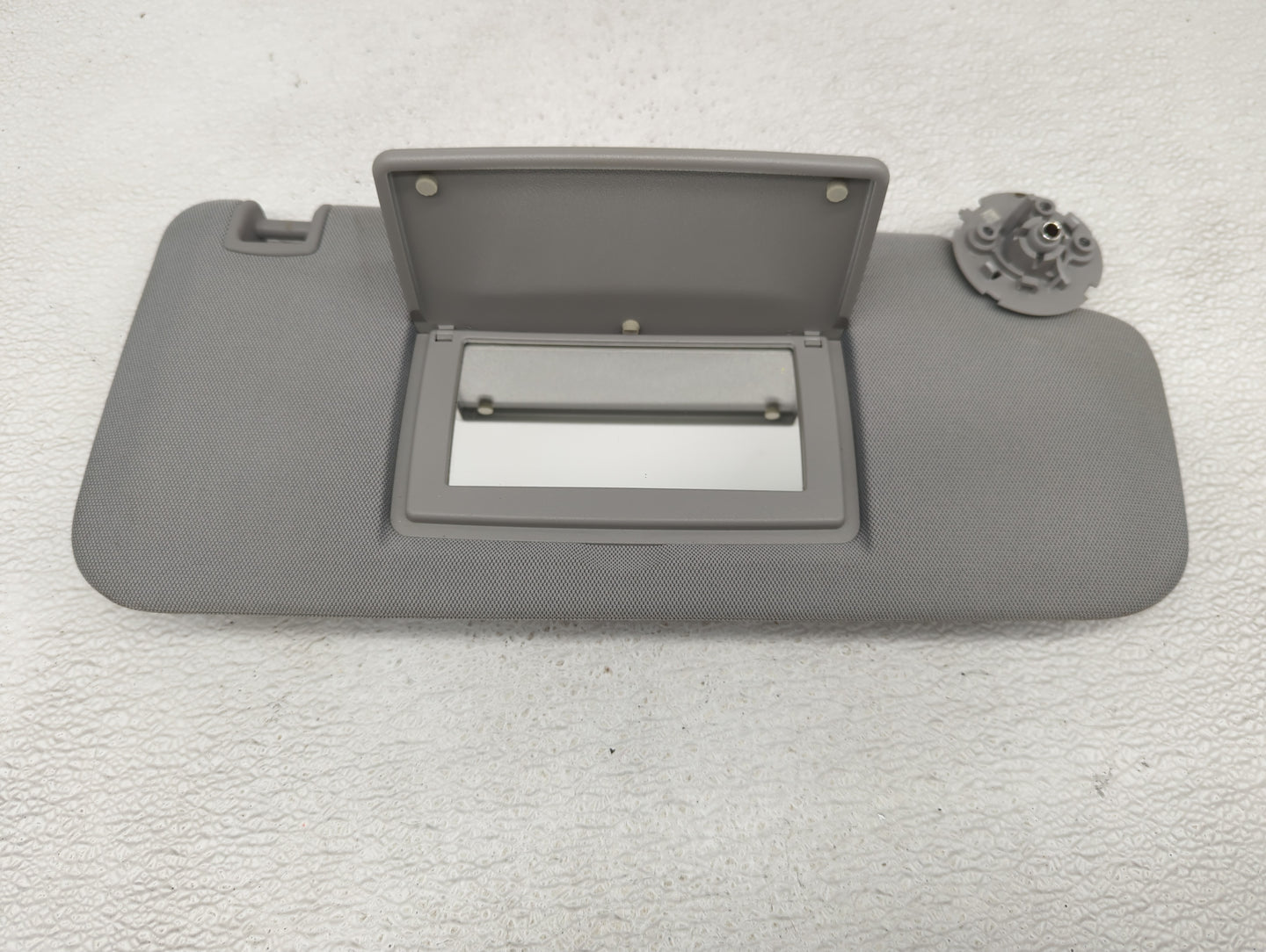 2017-2021 Chevrolet Trax Sun Visor Shade Replacement Passenger Right Mirror Fits Fits 2017 2018 2019 2020 2021 OEM Used Auto
