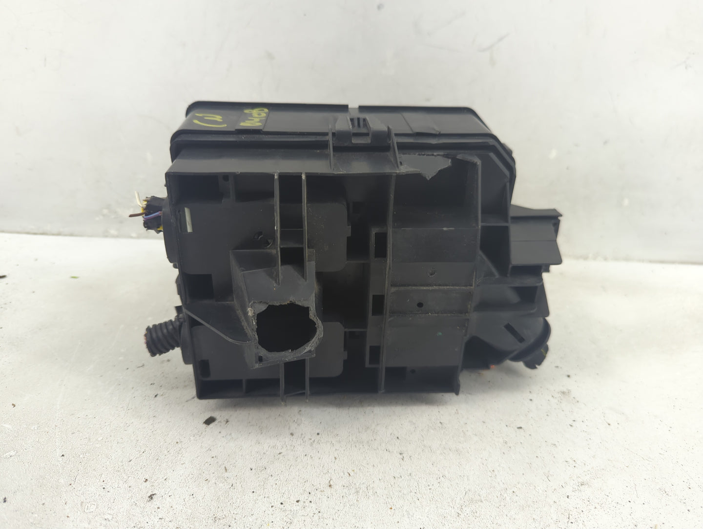 2018-2021 Chevrolet Trax Fusebox Fuse Box Panel Relay Module P/N:42624875 Fits Fits 2018 2019 2020 2021 OEM Used Auto Parts 