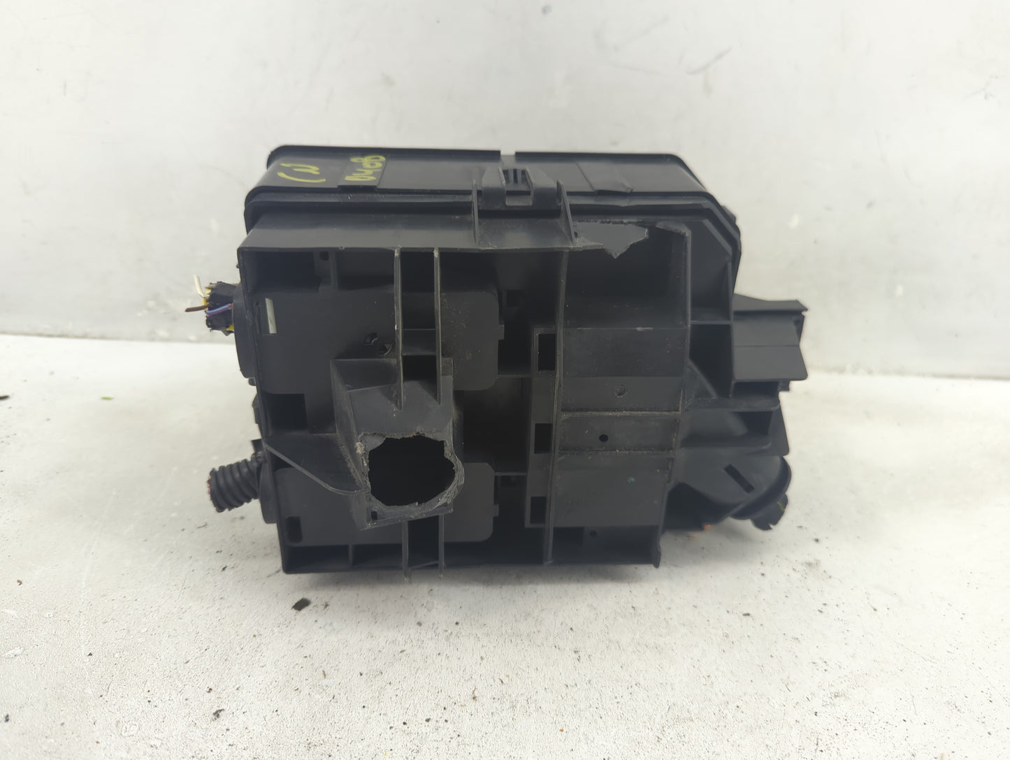 2018-2021 Chevrolet Trax Fusebox Fuse Box Panel Relay Module P/N:42624875 Fits Fits 2018 2019 2020 2021 OEM Used Auto Parts 