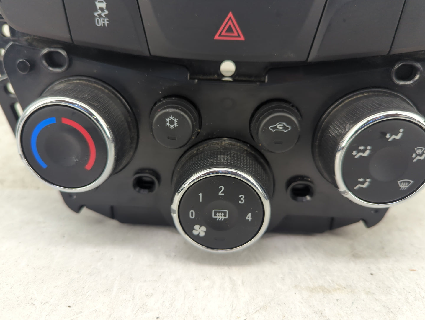2017-2021 Chevrolet Trax Climate Control Module Temperature AC/Heater Replacement P/N:42588188 545329302 Fits OEM Used Auto 