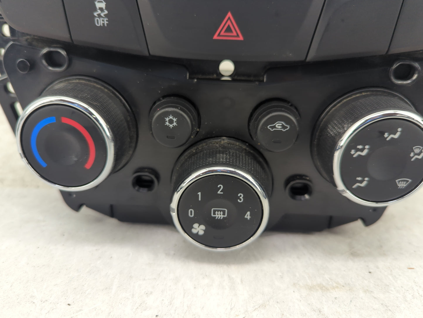 2017-2021 Chevrolet Trax Climate Control Module Temperature AC/Heater Replacement P/N:42588188 545329302 Fits OEM Used Auto 