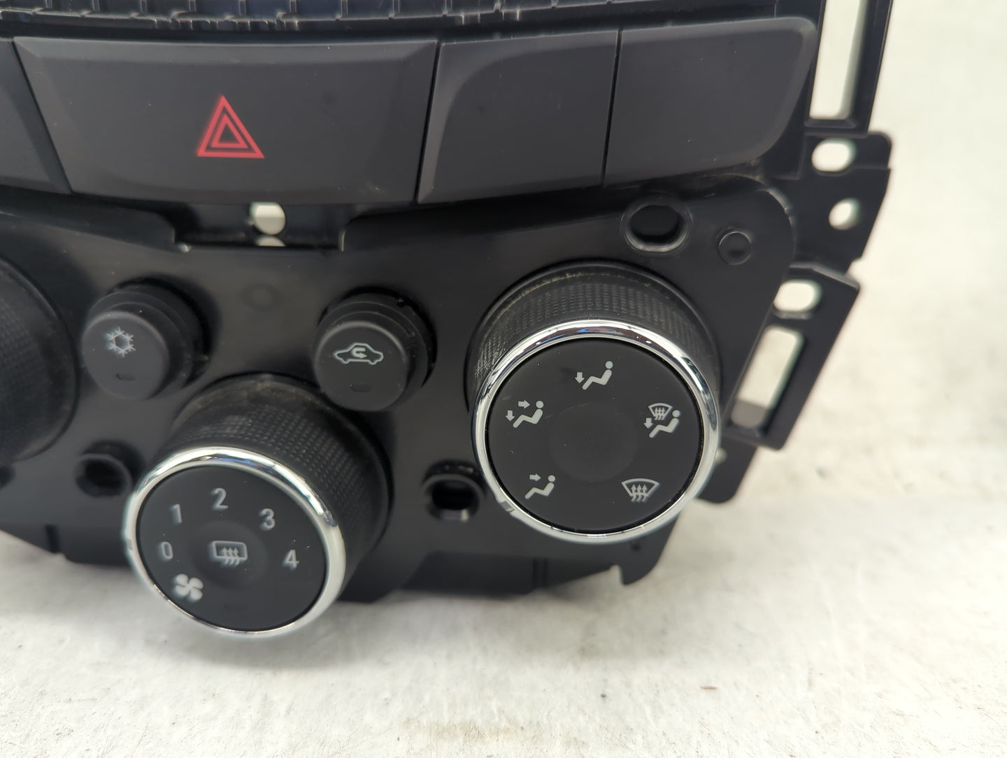 2017-2021 Chevrolet Trax Climate Control Module Temperature AC/Heater Replacement P/N:42588188 545329302 Fits OEM Used Auto 