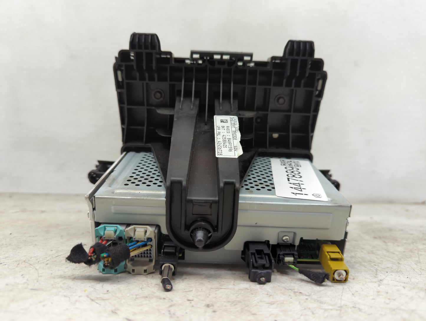 2020 Chevrolet Trax Radio AM FM Cd Player Receiver Replacement P/N:84691596 42588405, 42456728 Fits OEM Used Auto Parts - Oe