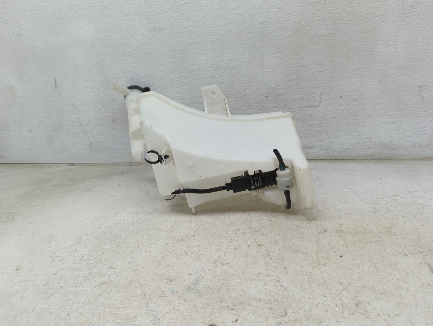2015-2021 Chevrolet Trax Windshield Washer Fluid Reservoir Bottle Oem 1473999 - Oemusedautoparts1.com