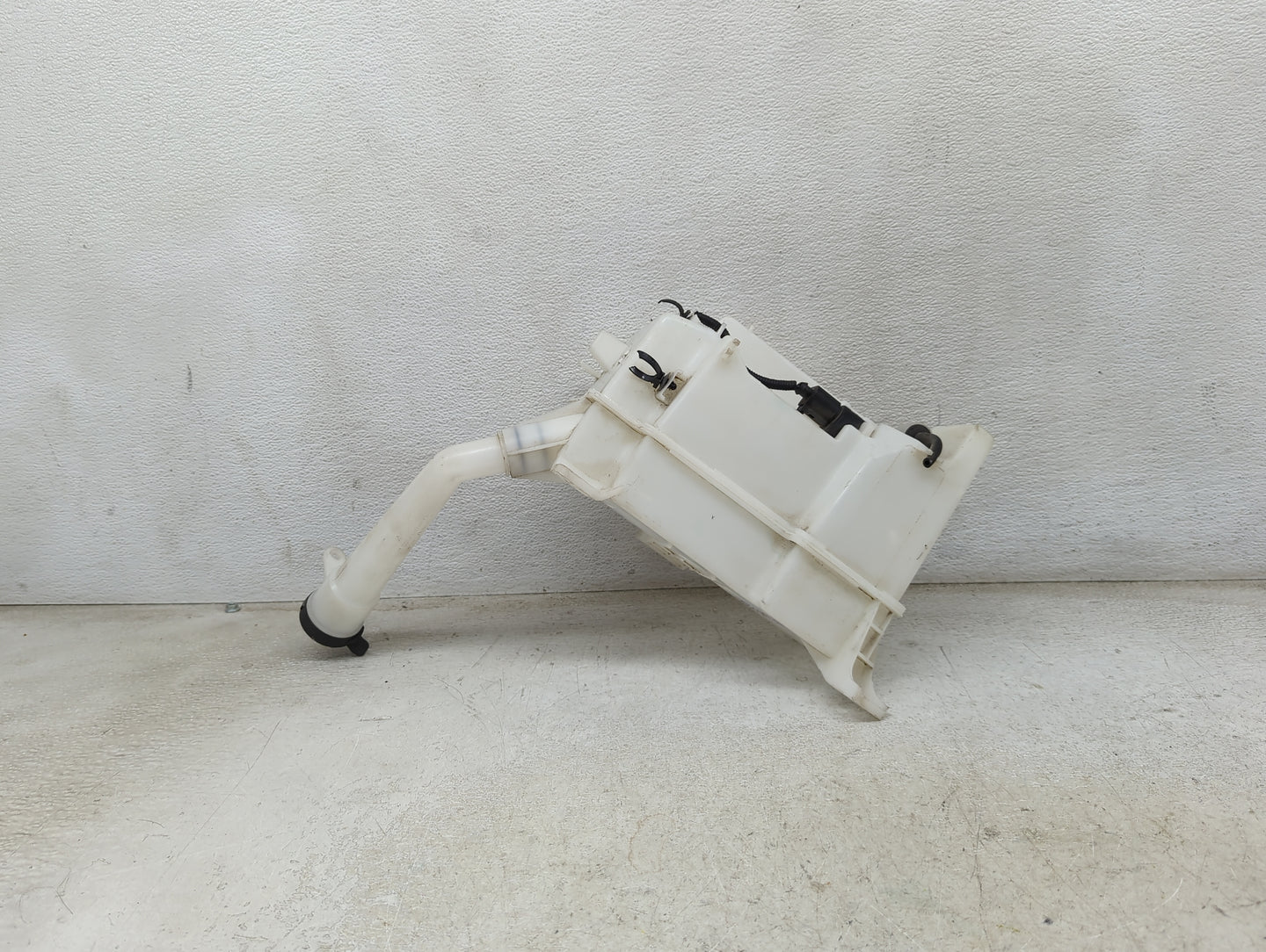 2015-2021 Chevrolet Trax Windshield Washer Fluid Reservoir Bottle Oem 1473999 - Oemusedautoparts1.com
