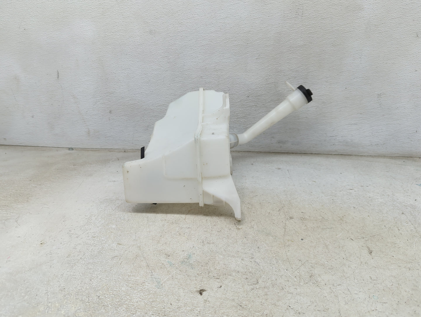 2015-2021 Chevrolet Trax Windshield Washer Fluid Reservoir Bottle Oem 1473999 - Oemusedautoparts1.com