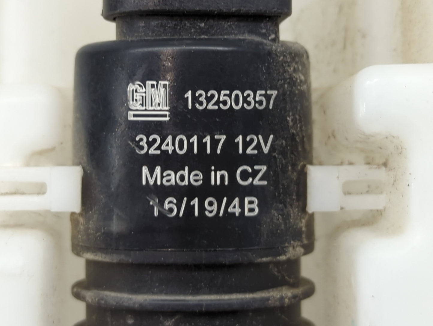 2015-2021 Chevrolet Trax Windshield Washer Fluid Reservoir Bottle Oem 1473999 - Oemusedautoparts1.com