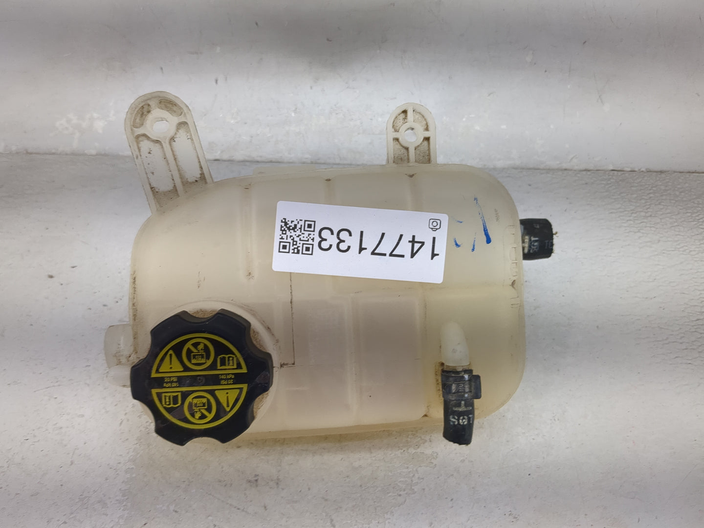 2013-2021 Chevrolet Trax Radiator Coolant Overflow Expansion Tank Bottle 1477133 - Oemusedautoparts1.com