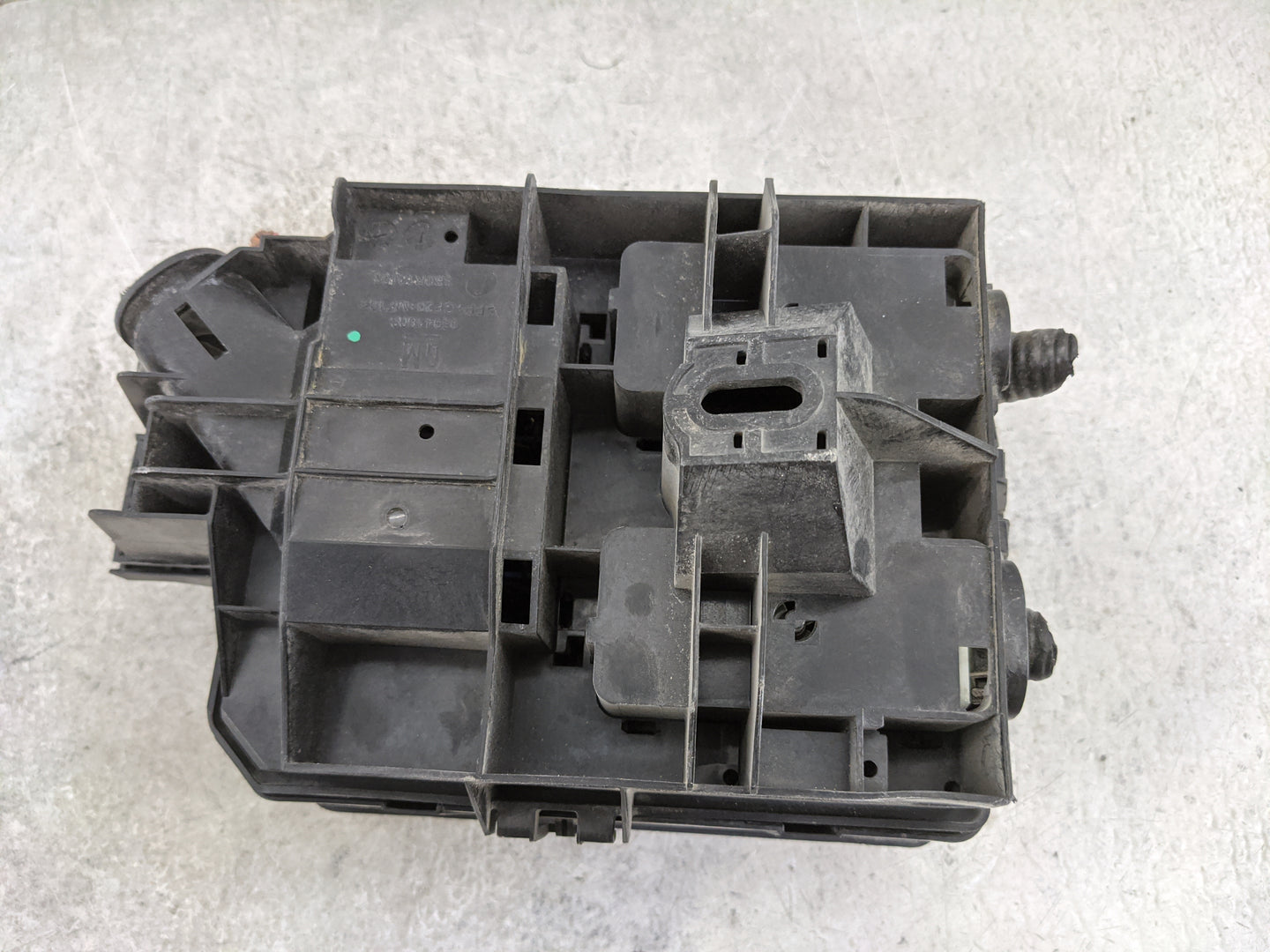 2018-2021 Chevrolet Trax Fusebox Fuse Box Panel Relay Module P/N:94520906 Fits Fits 2018 2019 2020 2021 OEM Used Auto Parts 