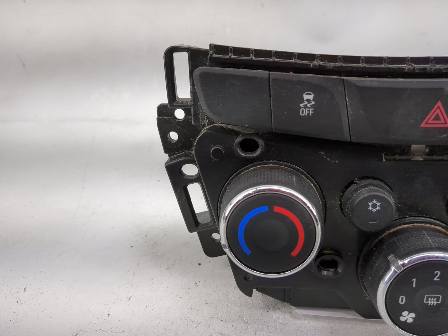 2017-2021 Chevrolet Trax Climate Control Module Temperature AC/Heater Replacement P/N:42588188 545329302 Fits OEM Used Auto 