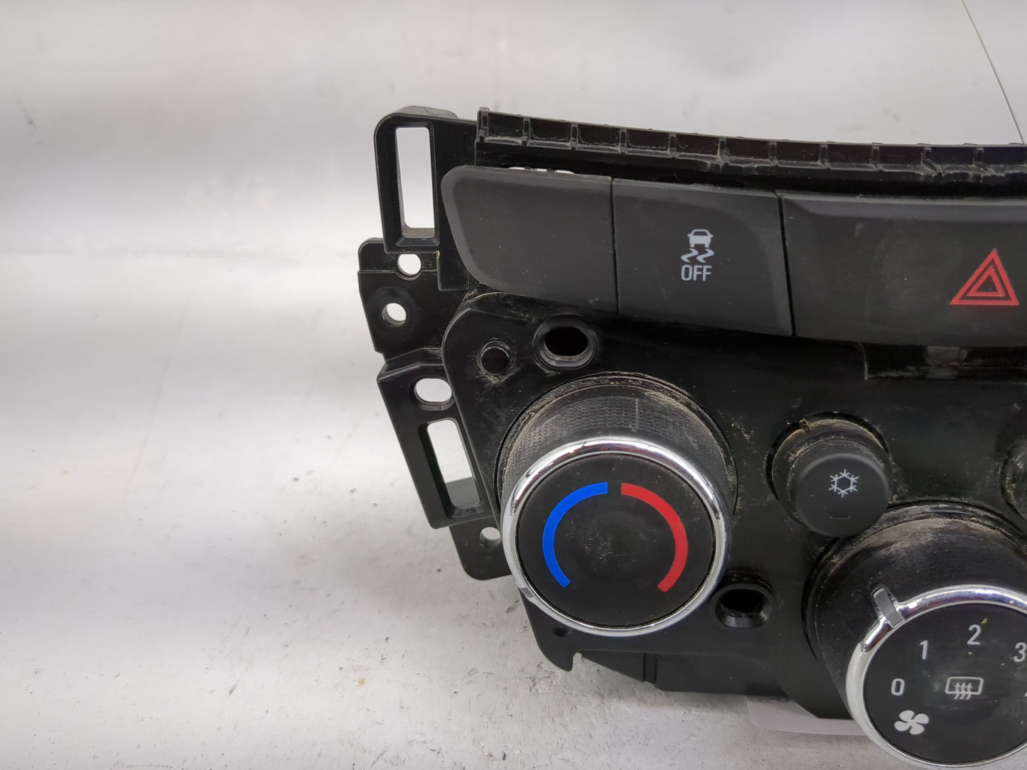 2017-2021 Chevrolet Trax Climate Control Module Temperature AC/Heater Replacement P/N:42588188 323980000000X Fits OEM Used A