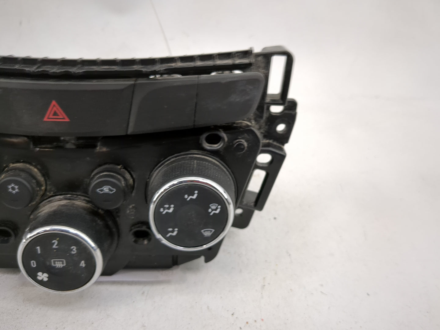 2017-2021 Chevrolet Trax Climate Control Module Temperature AC/Heater Replacement P/N:42588188 323980000000X Fits OEM Used A