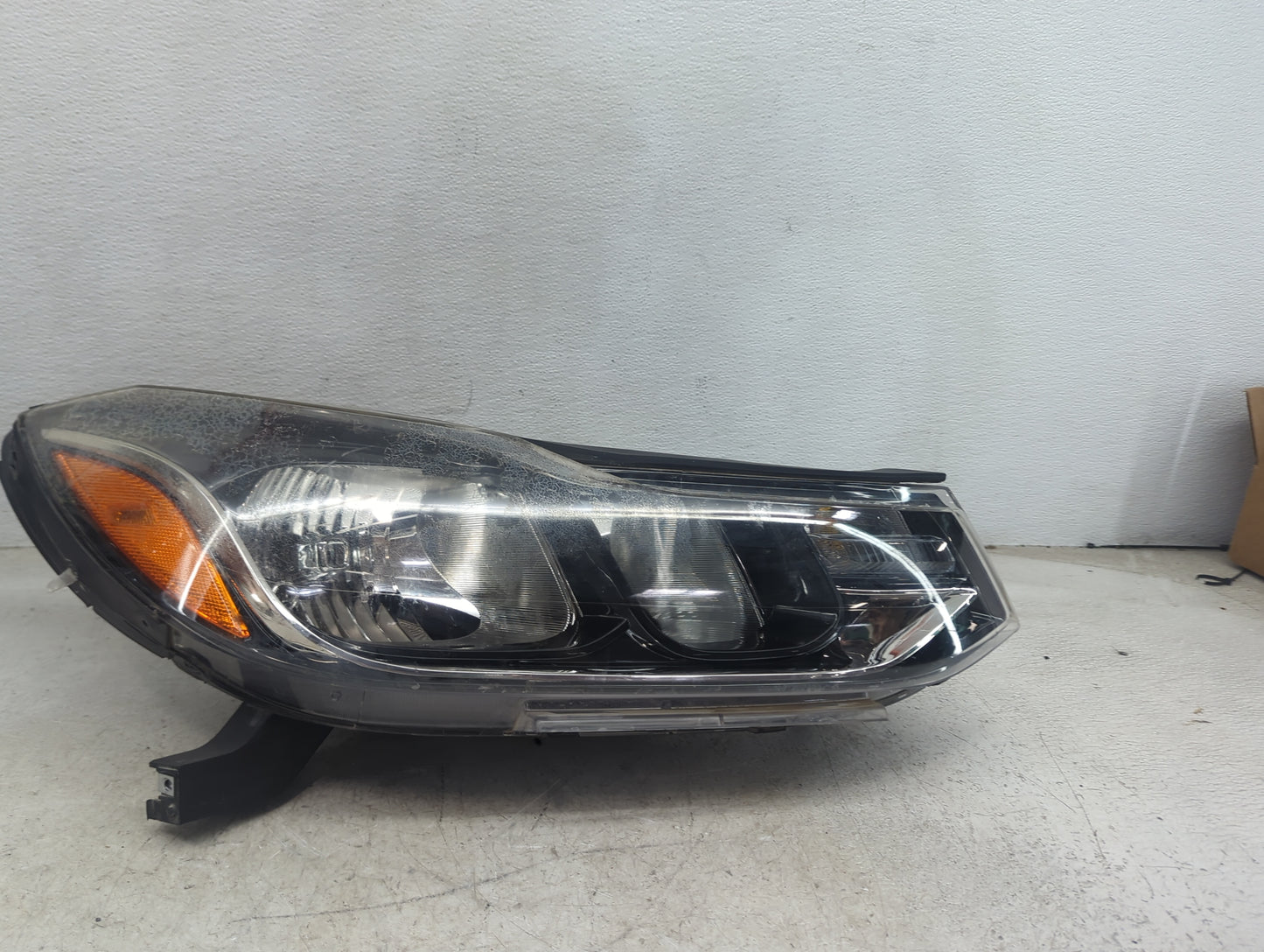 2020 Chevrolet Trax Passenger Right Oem Head Light Headlight Lamp - Oemusedautoparts1.com