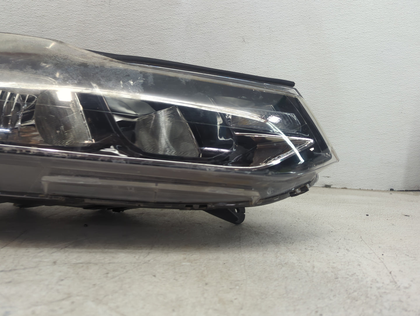 2020 Chevrolet Trax Passenger Right Oem Head Light Headlight Lamp - Oemusedautoparts1.com