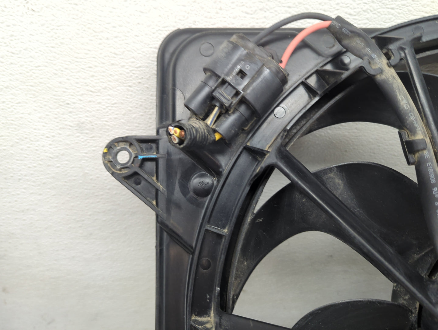 2018-2021 Chevrolet Trax Electric Radiator Cooling Fan Motor Assembly P/N:623119 QFZ1432B Fits Fits 2018 2019 2020 2021 OEM 