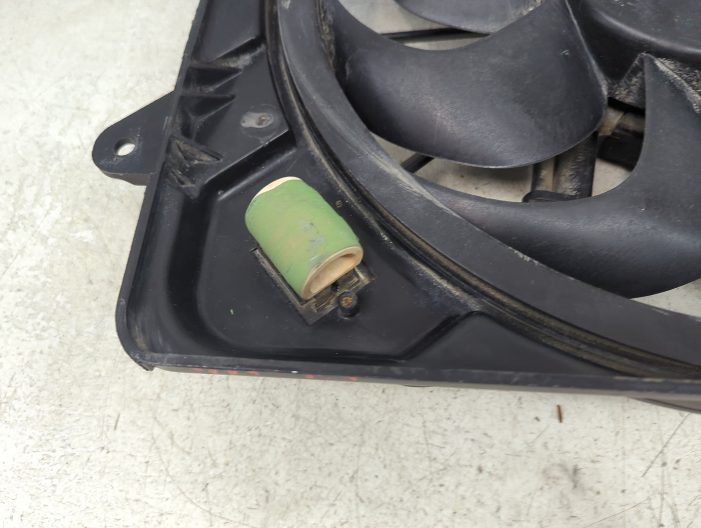 2018-2021 Chevrolet Trax Electric Radiator Cooling Fan Motor Assembly P/N:623119 QFZ1432B Fits Fits 2018 2019 2020 2021 OEM 
