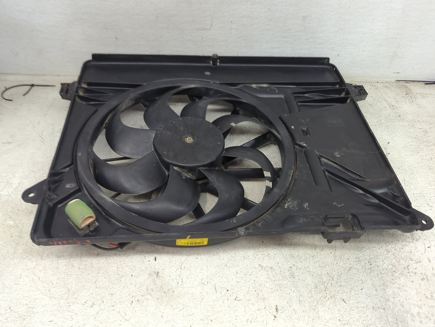 2018-2021 Chevrolet Trax Electric Radiator Cooling Fan Motor Assembly P/N:623119 QFZ1432B Fits Fits 2018 2019 2020 2021 OEM 