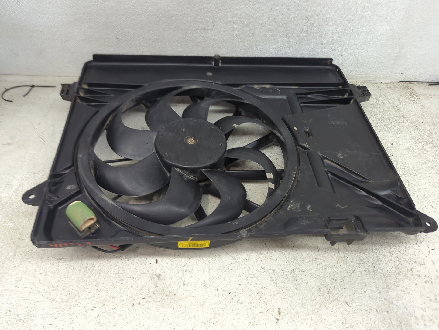 2018-2021 Chevrolet Trax Electric Radiator Cooling Fan Motor Assembly P/N:623119 QFZ1432B Fits Fits 2018 2019 2020 2021 OEM 