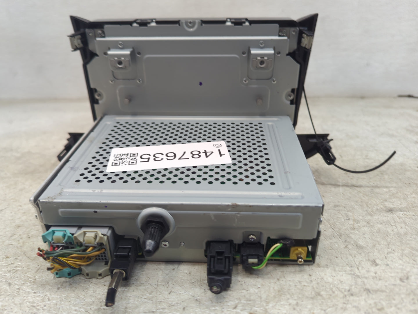 2020 Chevrolet Trax Radio AM FM Cd Player Receiver Replacement P/N:T049HDH4 FT0108A, 252N4B-FT0108A, BAFT01783 Fits OEM Used