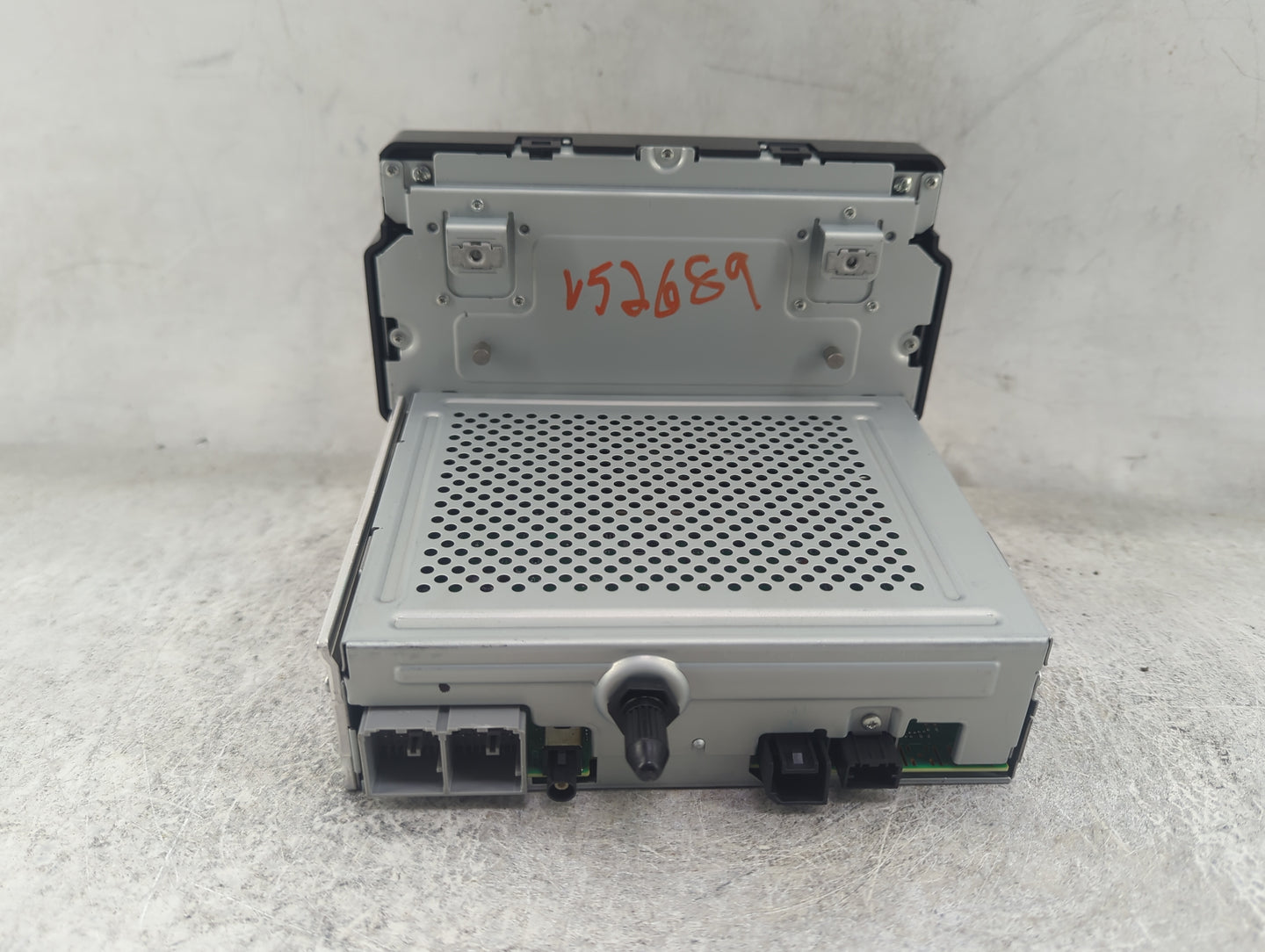 2020 Chevrolet Trax Radio AM FM Cd Player Receiver Replacement P/N:84691595 7310500000000X, 812425551, A119331202F8F32M Fits