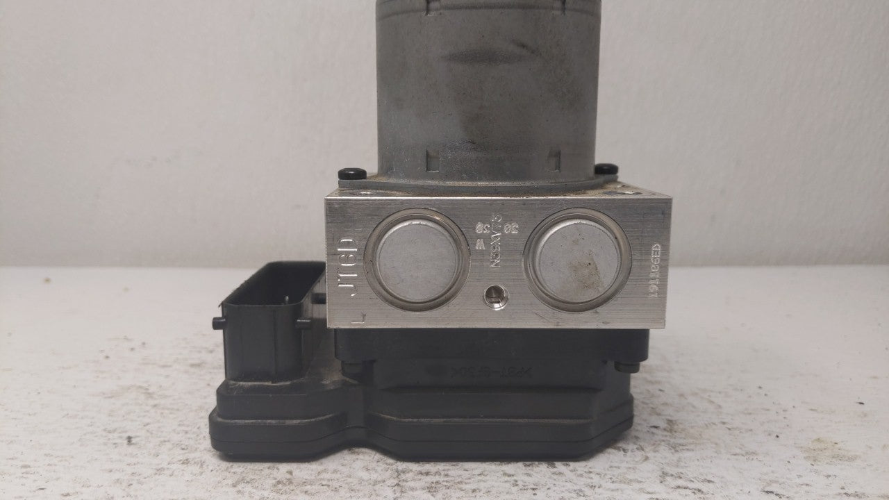 2017-2018 Chevrolet Trax ABS Pump Control Module Replacement P/N:42643519 42643519 Fits Fits 2017 2018 2019 OEM Used Auto Pa