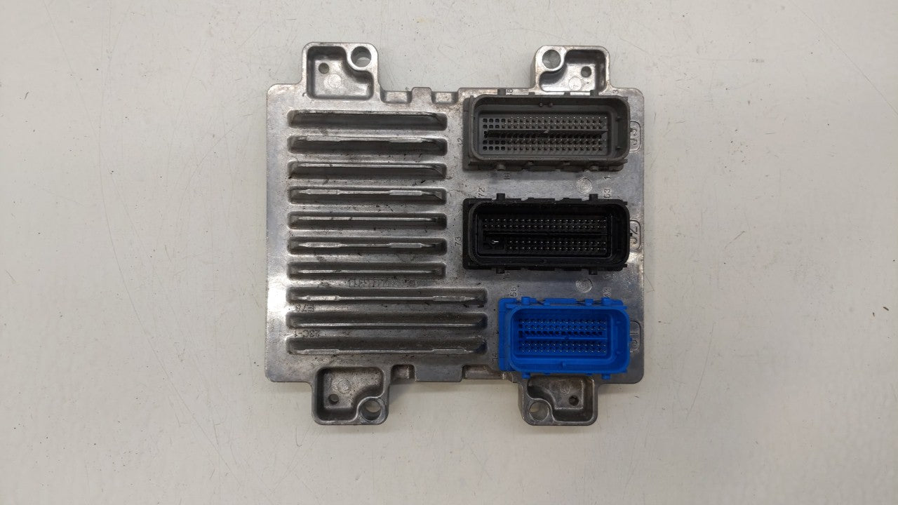 2017-2018 Chevrolet Trax PCM Engine Control Computer ECU ECM PCU OEM P/N:12692201 12698131 Fits Fits 2017 2018 2019 OEM Used
