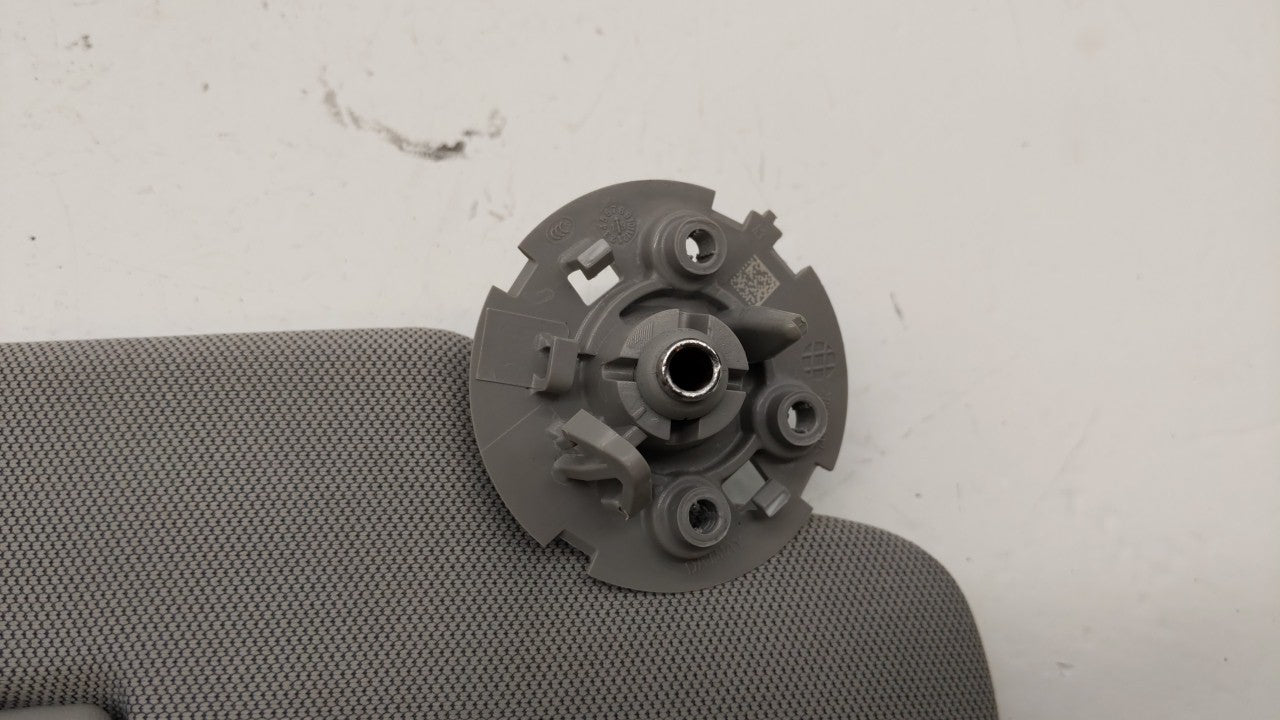 2017-2018 Chevrolet Trax Sun Visor Shade Replacement Passenger Right Mirror Fits Fits 2017 2018 OEM Used Auto Parts - Oemuse