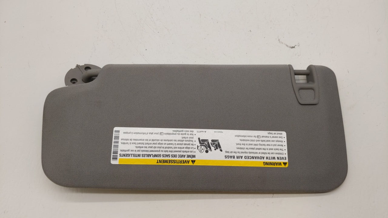 2017-2018 Chevrolet Trax Sun Visor Shade Replacement Passenger Right Mirror Fits Fits 2017 2018 OEM Used Auto Parts - Oemuse