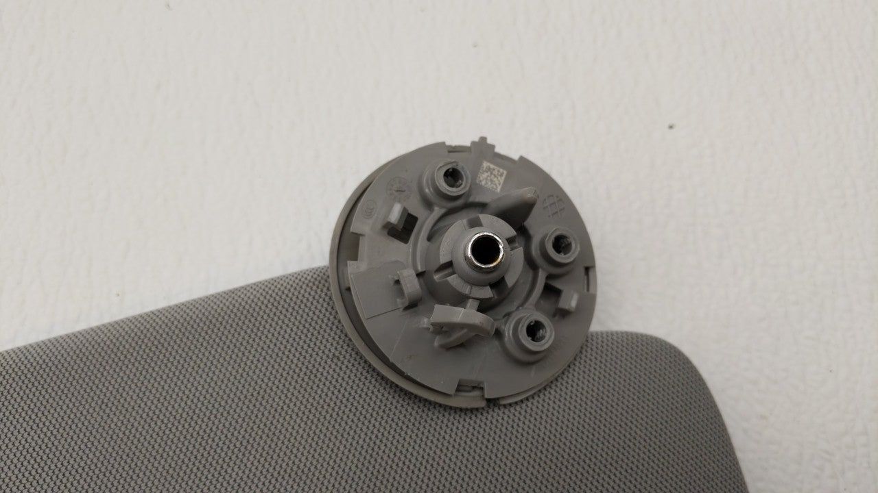 2017-2018 Chevrolet Trax Sun Visor Shade Replacement Passenger Right Mirror Fits Fits 2017 2018 OEM Used Auto Parts - Oemuse