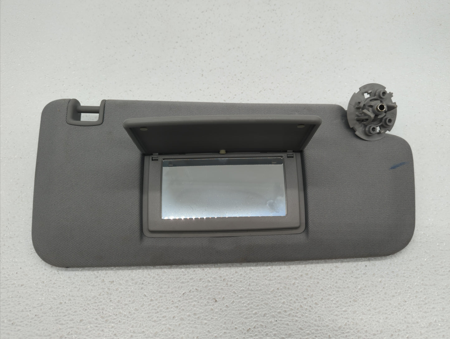 2017-2018 Chevrolet Trax Sun Visor Shade Replacement Passenger Right Mirror Fits Fits 2017 2018 OEM Used Auto Parts - Oemuse