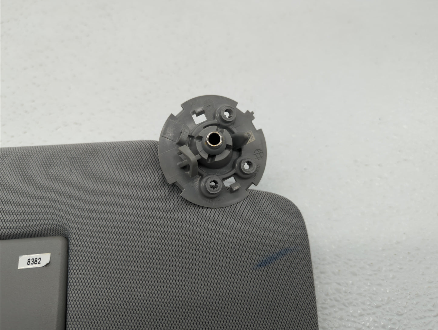 2017-2018 Chevrolet Trax Sun Visor Shade Replacement Passenger Right Mirror Fits Fits 2017 2018 OEM Used Auto Parts - Oemuse