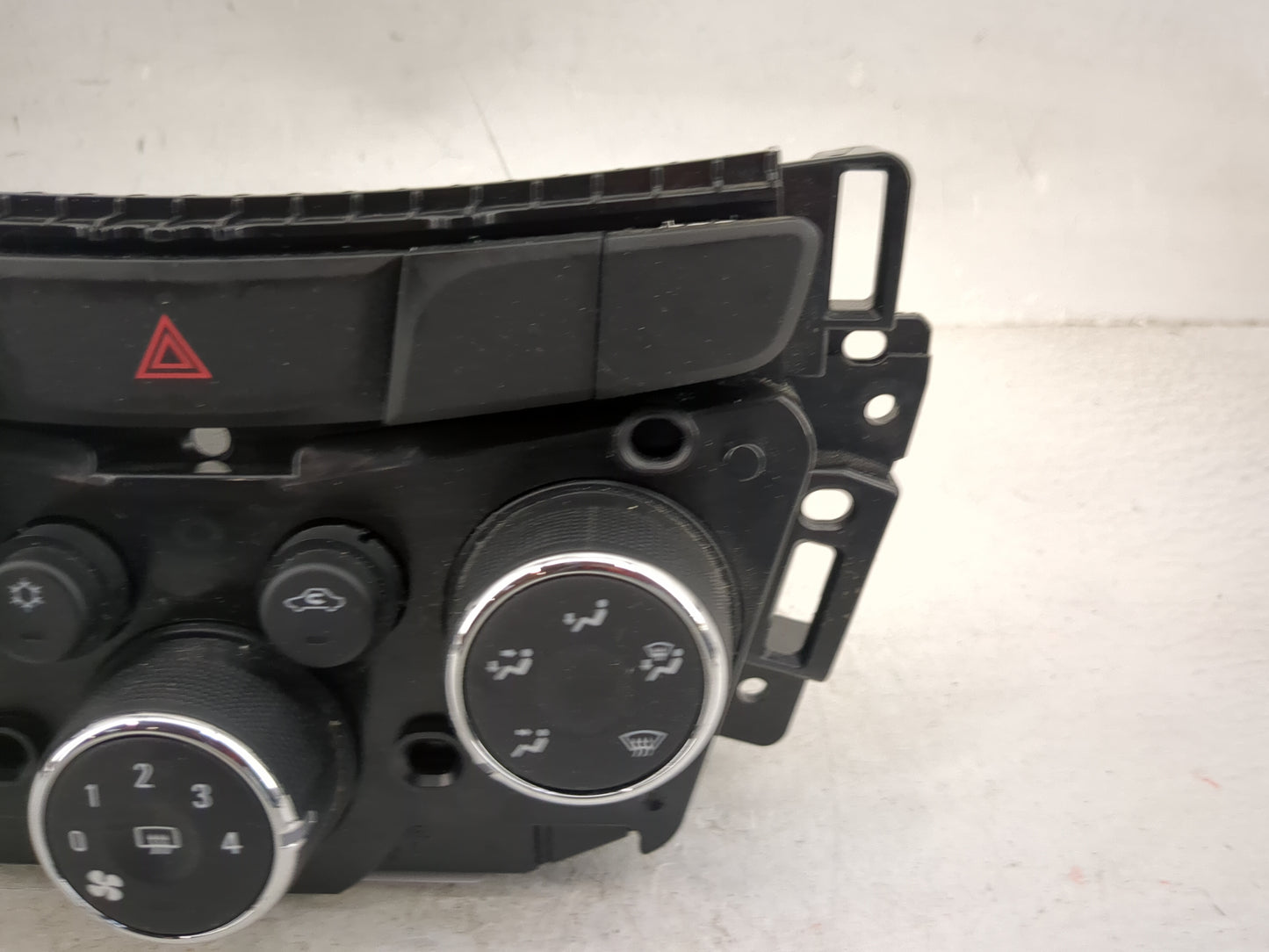 2017-2021 Chevrolet Trax Climate Control Module Temperature AC/Heater Replacement P/N:42588188 Fits Fits 2017 2018 2019 2020