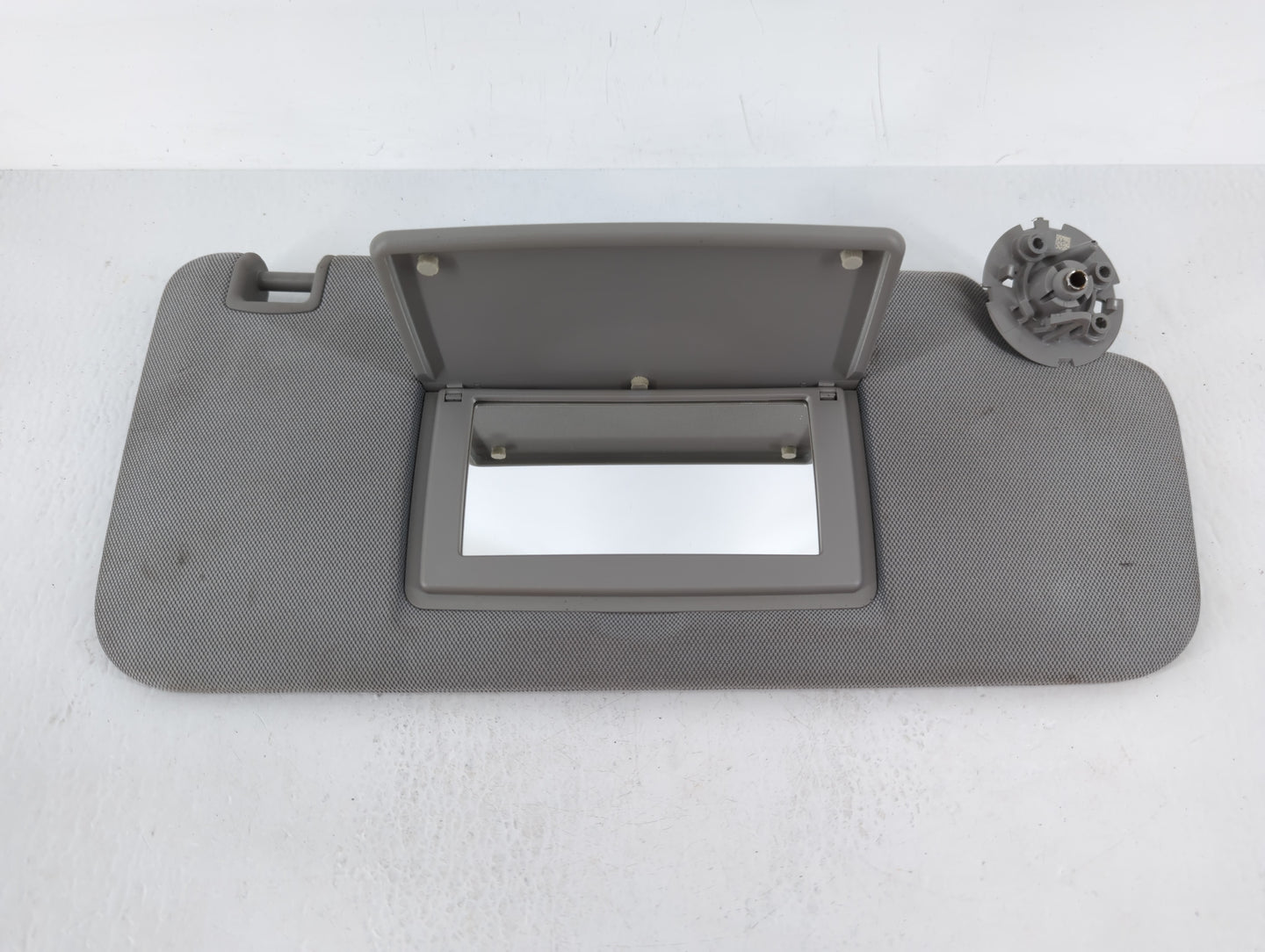 2017-2021 Chevrolet Trax Sun Visor Shade Replacement Passenger Right Mirror Fits Fits 2017 2018 2019 2020 2021 OEM Used Auto