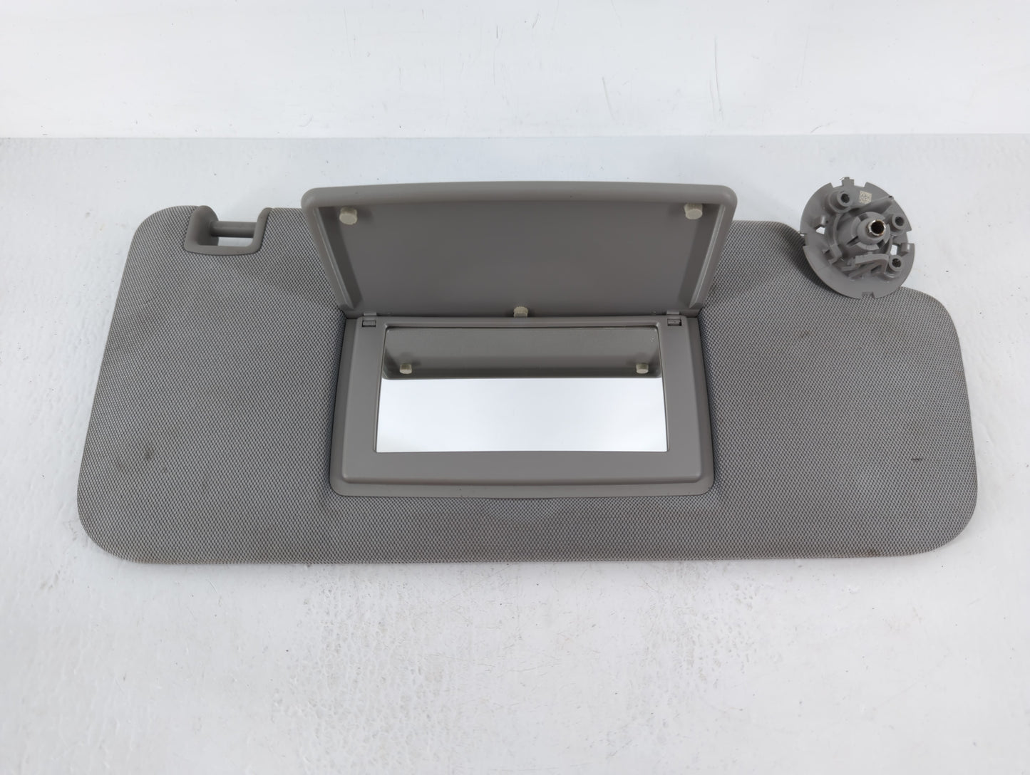 2017-2021 Chevrolet Trax Sun Visor Shade Replacement Passenger Right Mirror Fits Fits 2017 2018 2019 2020 2021 OEM Used Auto