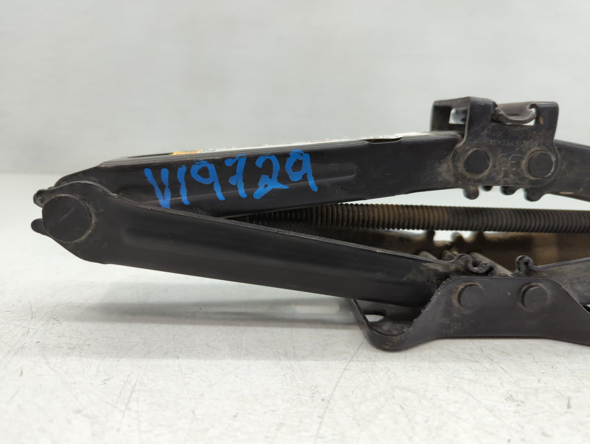 2020 Chevrolet Trax Spare Scissor Car Jack 761415 - Oemusedautoparts1.com