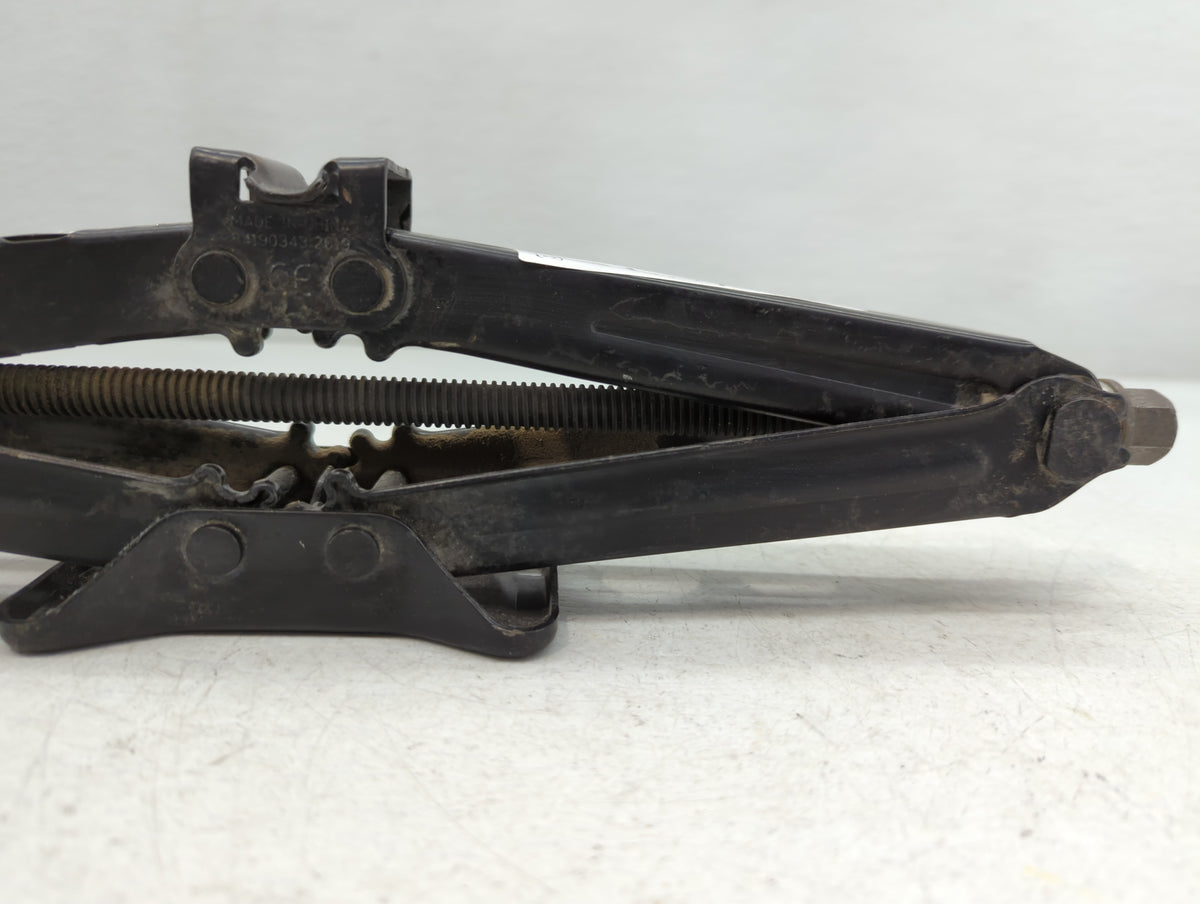 2020 Chevrolet Trax Spare Scissor Car Jack 761415 - Oemusedautoparts1.com