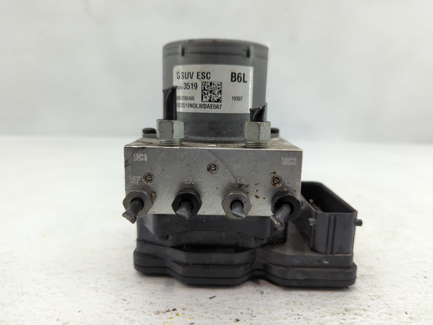 2017-2020 Chevrolet Trax ABS Pump Control Module Replacement P/N:42543519 Fits Fits 2017 2018 2019 2020 OEM Used Auto Parts 