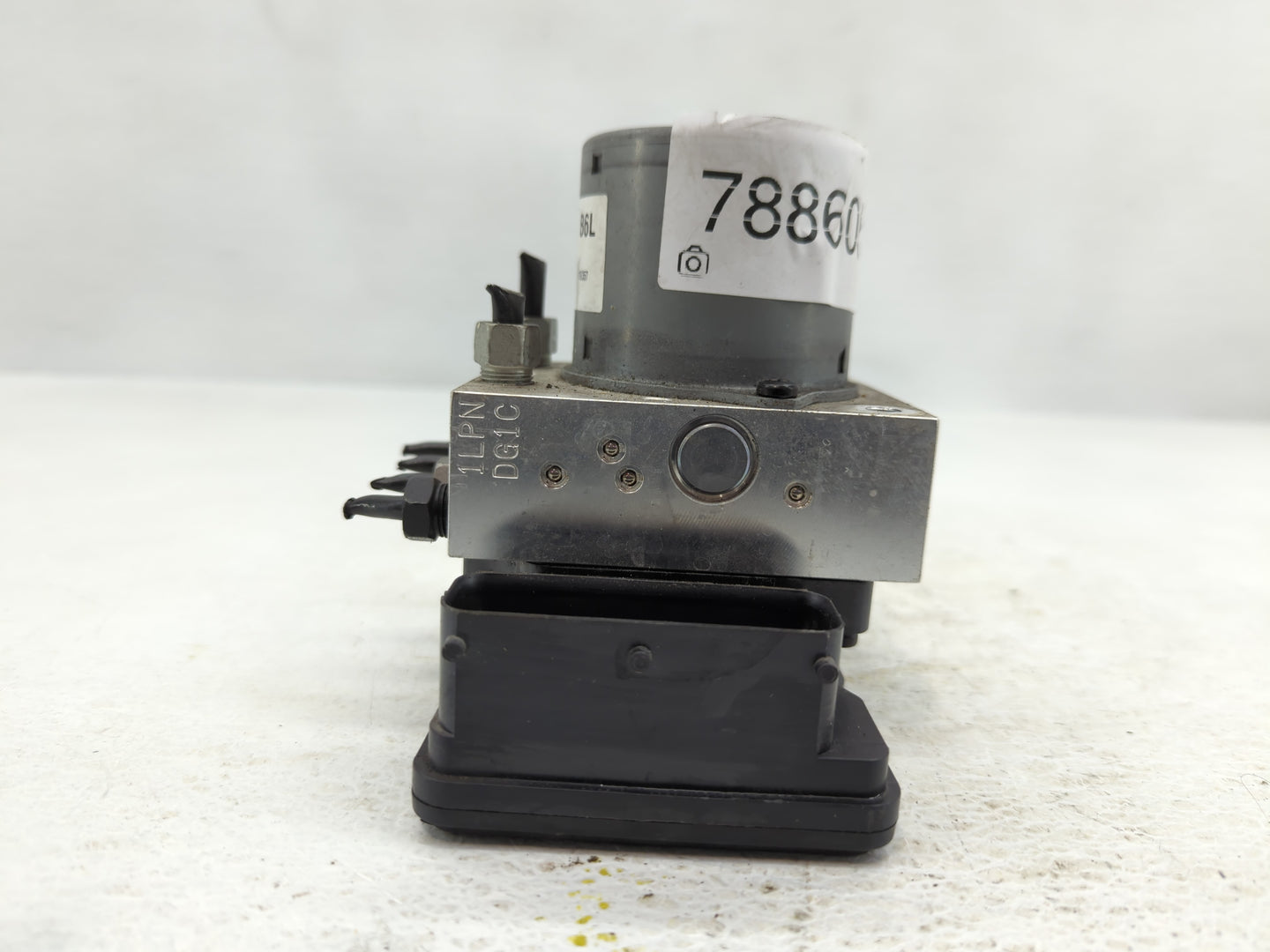 2017-2020 Chevrolet Trax ABS Pump Control Module Replacement P/N:42543519 Fits Fits 2017 2018 2019 2020 OEM Used Auto Parts 