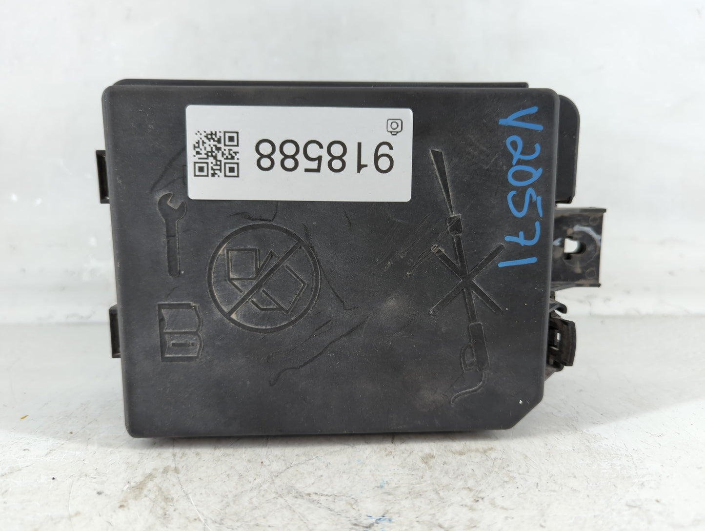 2018-2021 Chevrolet Trax Fusebox Fuse Box Panel Relay Module P/N:42624875 Fits Fits 2018 2019 2020 2021 OEM Used Auto Parts 