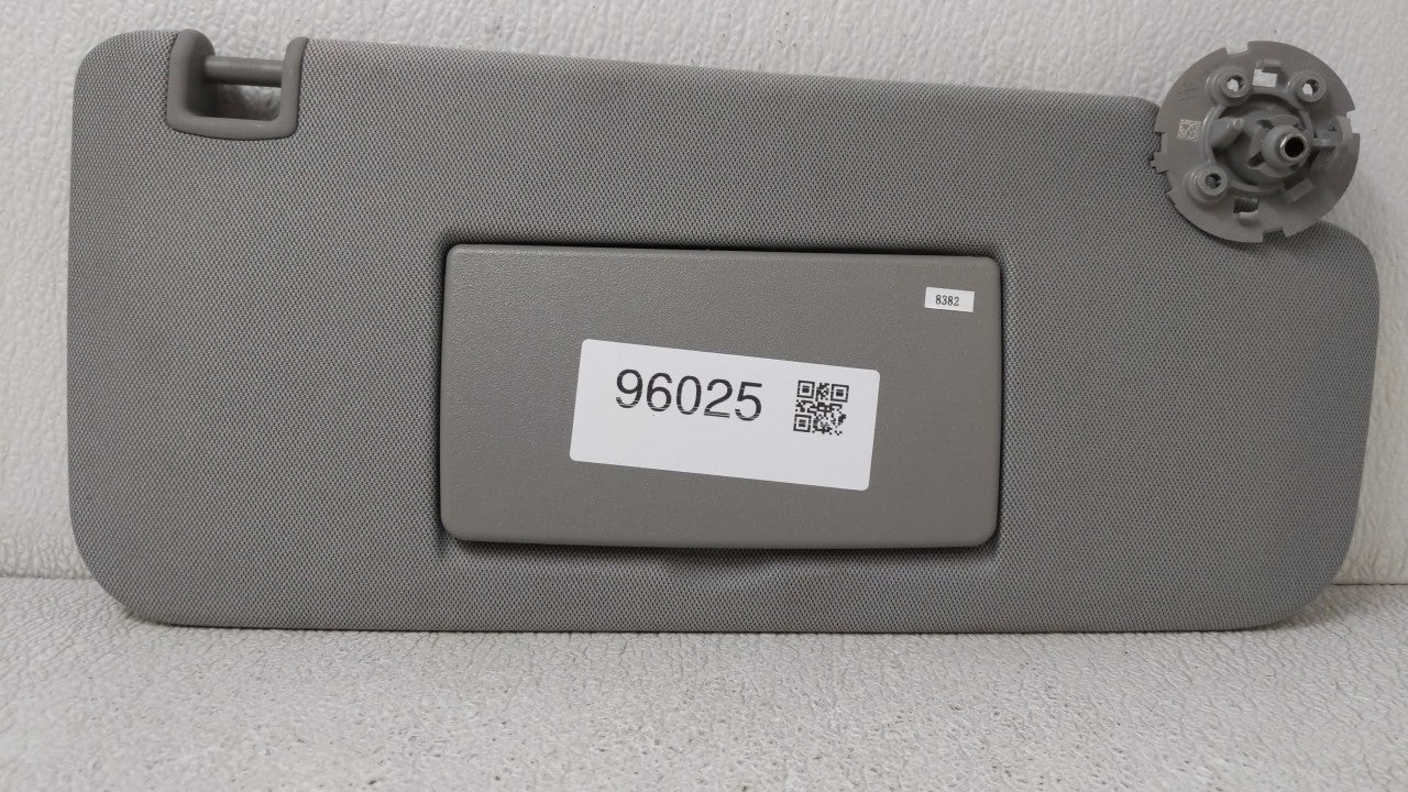 2017-2018 Chevrolet Trax Sun Visor Shade Replacement Passenger Right Mirror Fits Fits 2017 2018 OEM Used Auto Parts - Oemuse