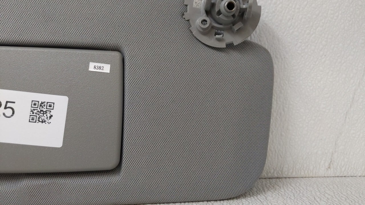 2017-2018 Chevrolet Trax Sun Visor Shade Replacement Passenger Right Mirror Fits Fits 2017 2018 OEM Used Auto Parts - Oemuse