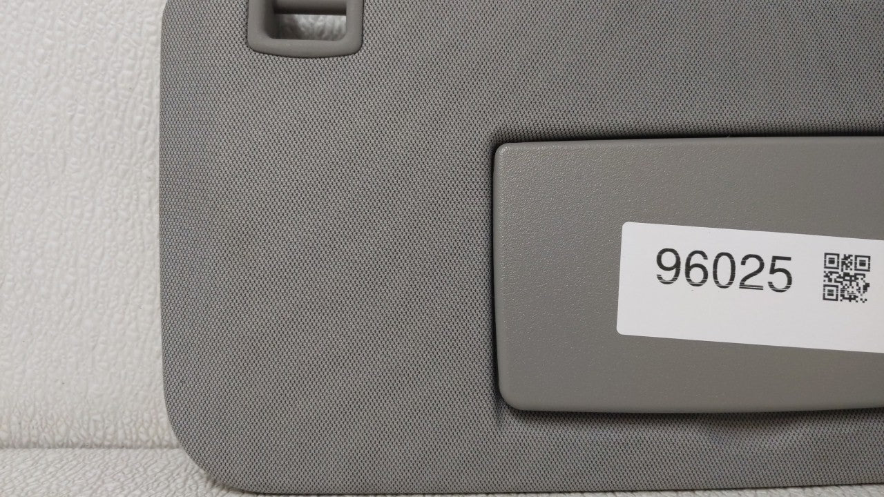 2017-2018 Chevrolet Trax Sun Visor Shade Replacement Passenger Right Mirror Fits Fits 2017 2018 OEM Used Auto Parts - Oemuse