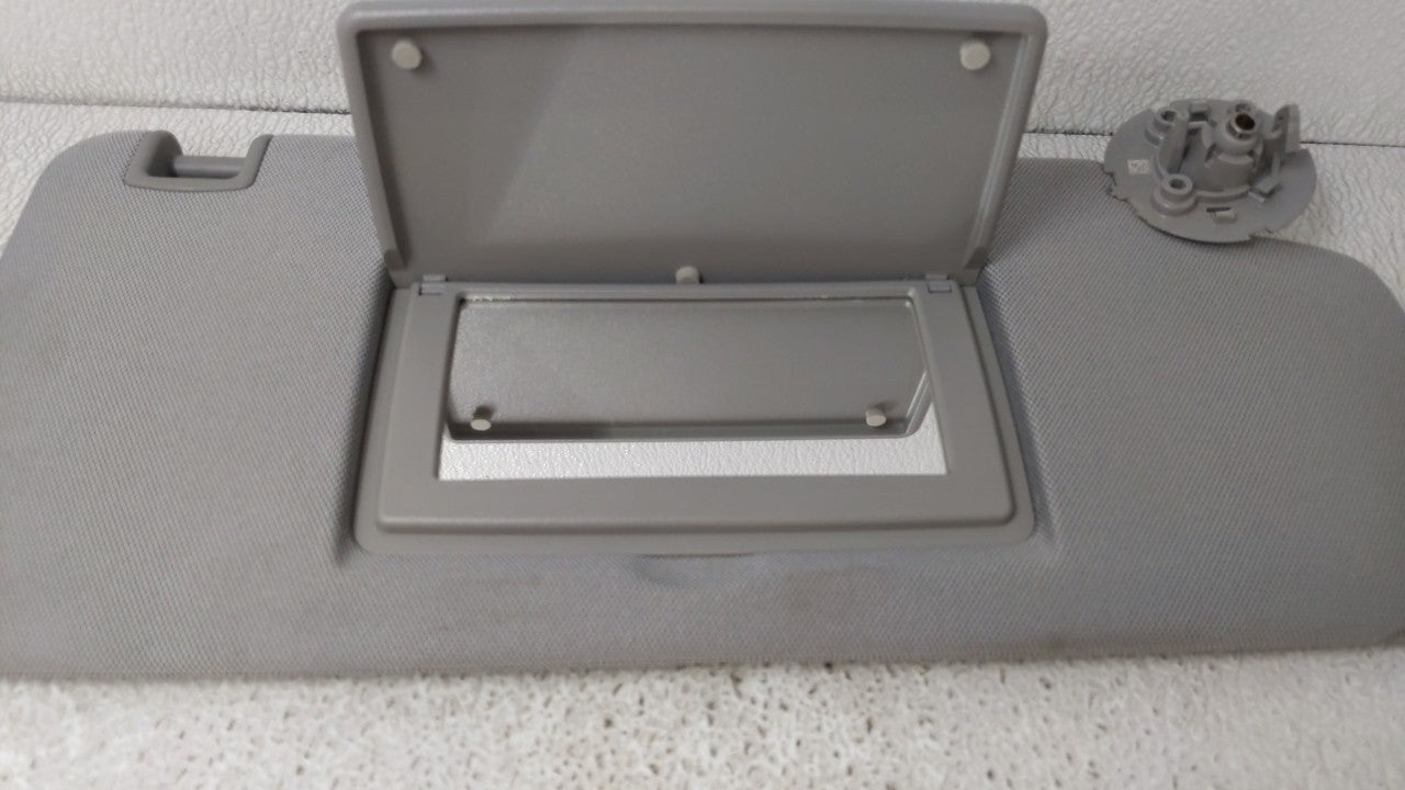 2017-2018 Chevrolet Trax Sun Visor Shade Replacement Passenger Right Mirror Fits Fits 2017 2018 OEM Used Auto Parts - Oemuse