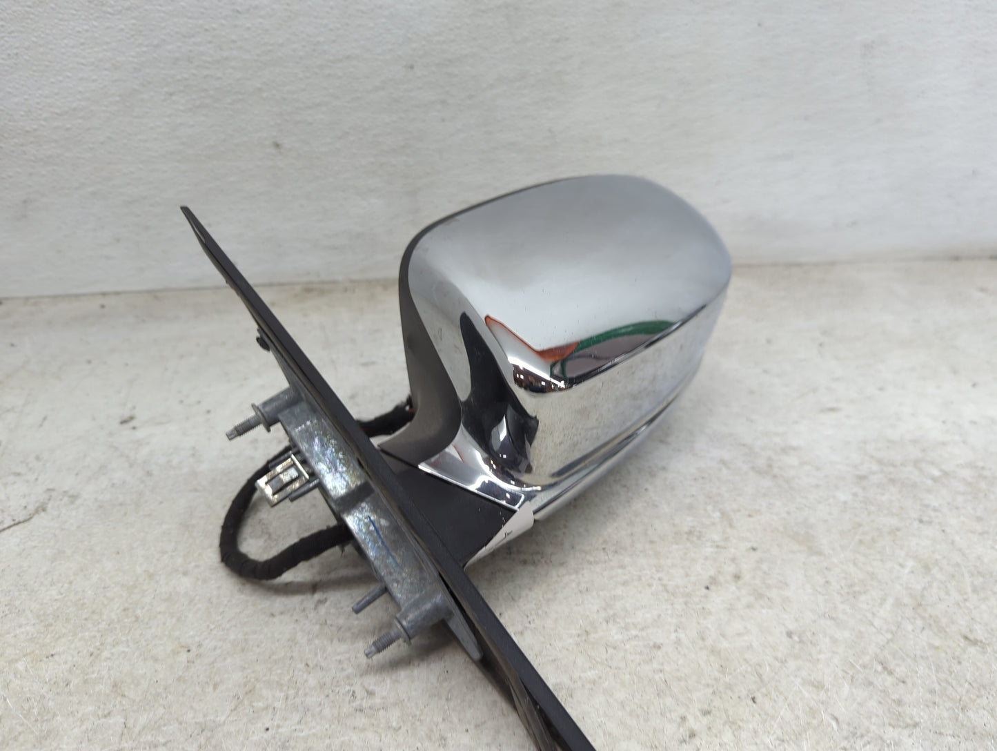 2015-2021 Chrysler 300 Driver Side View Mirror - Left Door Mirror OEM Used - Oemusedautoparts1.com